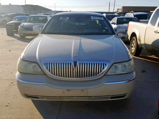 1LNHM83W93Y633300 - 2003 LINCOLN TOWN CAR C TAN photo 9