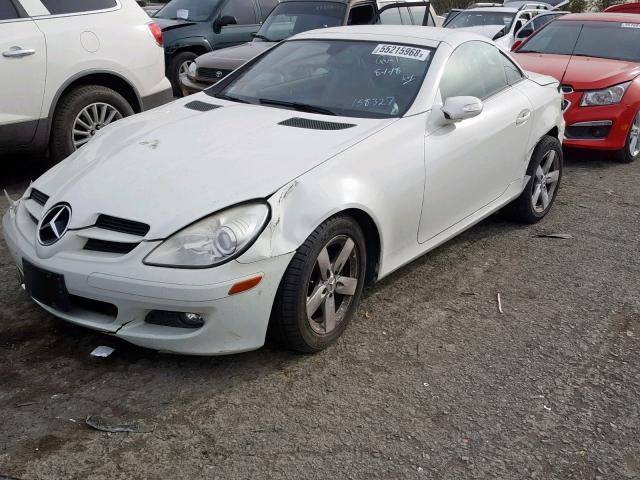 WDBWK54F07F158327 - 2007 MERCEDES-BENZ SLK 280 WHITE photo 2