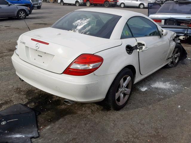 WDBWK54F07F158327 - 2007 MERCEDES-BENZ SLK 280 WHITE photo 4