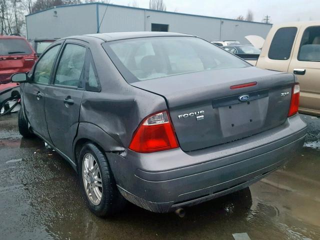 1FAFP34N45W280013 - 2005 FORD FOCUS ZX4 GRAY photo 3