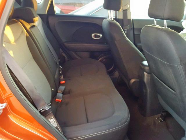 KNDJP3A51J7565264 - 2018 KIA SOUL + ORANGE photo 6