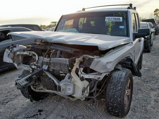 1J8HG48N16C295860 - 2006 JEEP COMMANDER SILVER photo 2