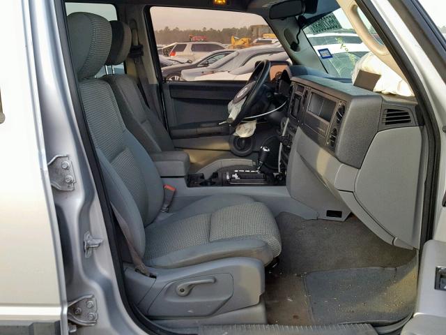 1J8HG48N16C295860 - 2006 JEEP COMMANDER SILVER photo 5