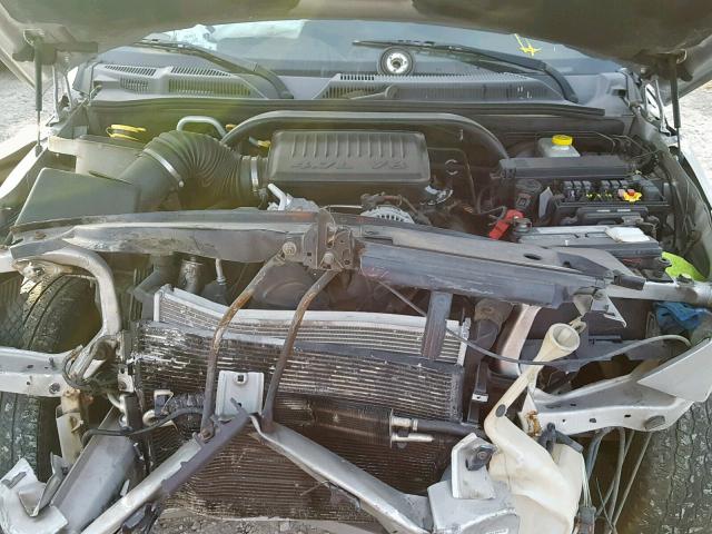 1J8HG48N16C295860 - 2006 JEEP COMMANDER SILVER photo 7