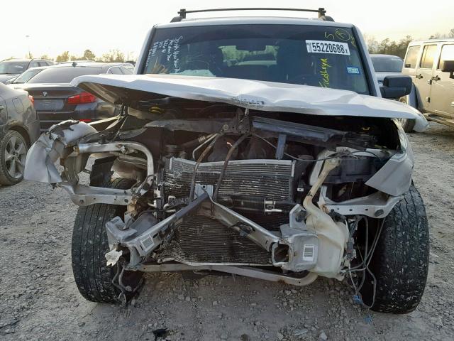 1J8HG48N16C295860 - 2006 JEEP COMMANDER SILVER photo 9