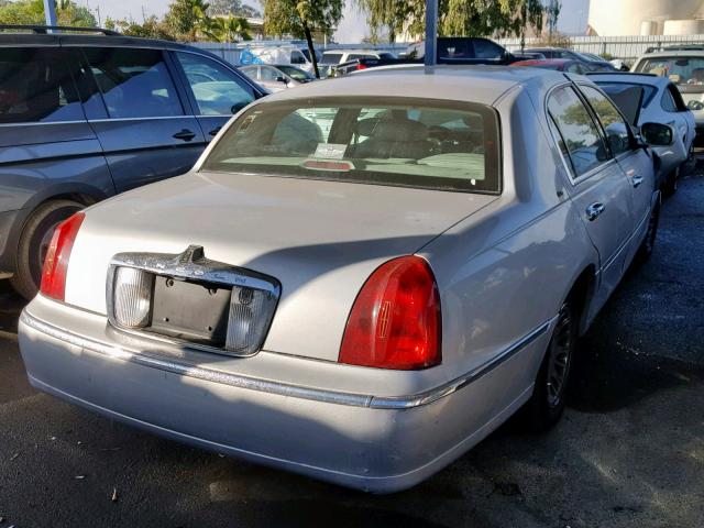 1LNHM83W6YY819321 - 2000 LINCOLN TOWN CAR C SILVER photo 4