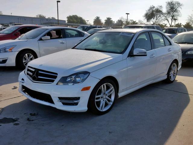 WDDGF4HB0EG205428 - 2014 MERCEDES-BENZ C 250 WHITE photo 2