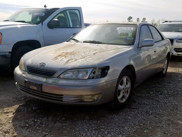 JT8BF28G4W0138054 - 1998 LEXUS ES 300 SILVER photo 2