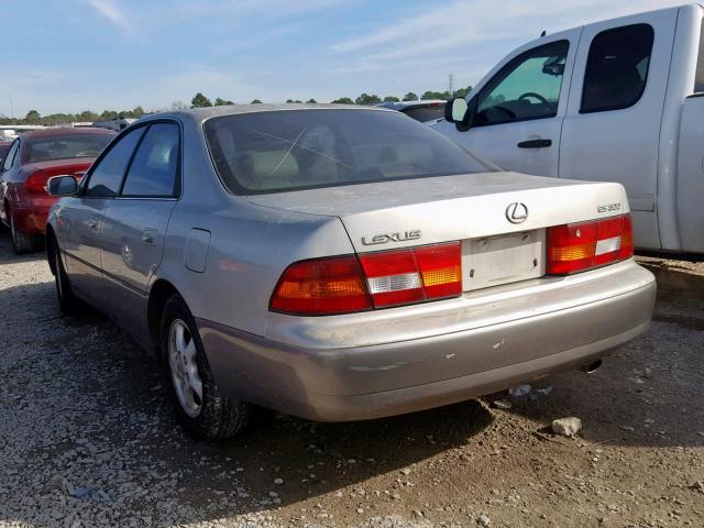 JT8BF28G4W0138054 - 1998 LEXUS ES 300 SILVER photo 3