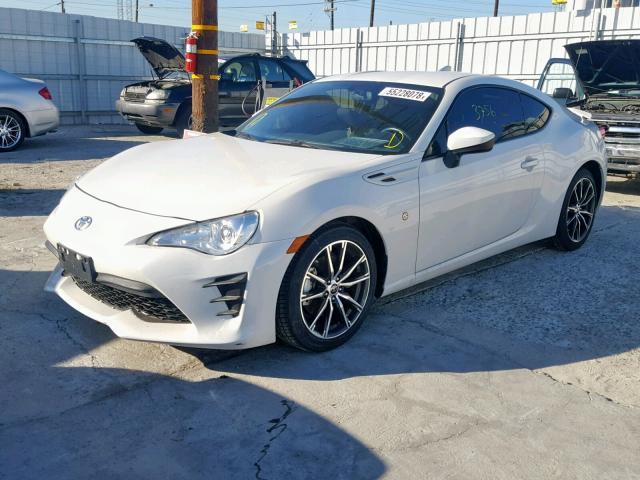 JF1ZNAA11H9705490 - 2017 TOYOTA 86 BASE WHITE photo 2