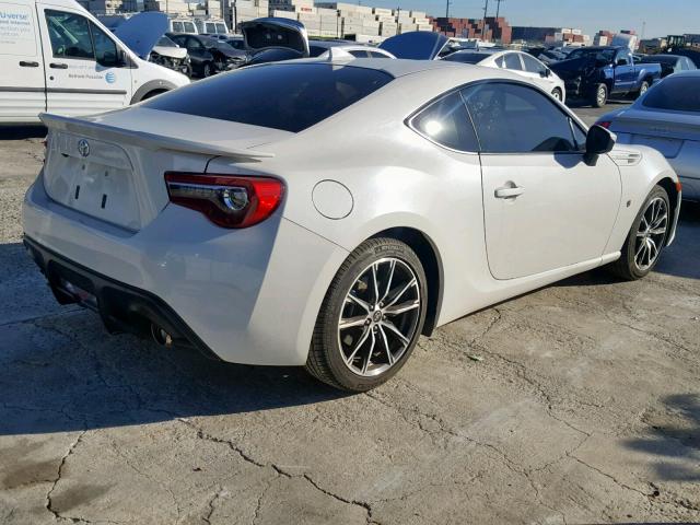 JF1ZNAA11H9705490 - 2017 TOYOTA 86 BASE WHITE photo 4