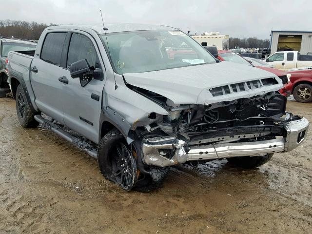 5TFDW5F19JX738885 - 2018 TOYOTA TUNDRA CRE GRAY photo 1