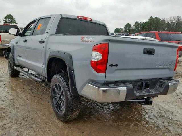 5TFDW5F19JX738885 - 2018 TOYOTA TUNDRA CRE GRAY photo 3