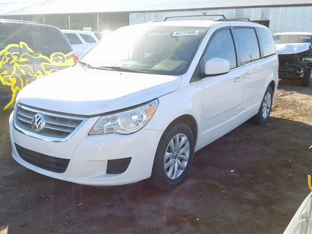 2C4RVABG9CR353923 - 2012 VOLKSWAGEN ROUTAN SE WHITE photo 2