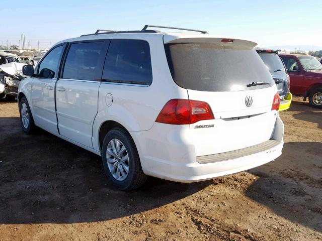 2C4RVABG9CR353923 - 2012 VOLKSWAGEN ROUTAN SE WHITE photo 3