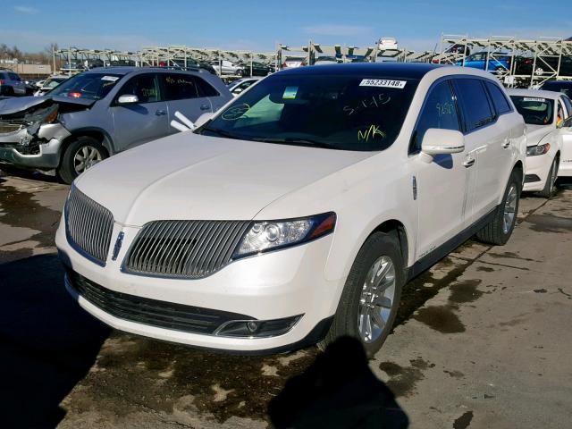 2LMGJ5M93DBL50115 - 2013 LINCOLN MKT WHITE photo 2