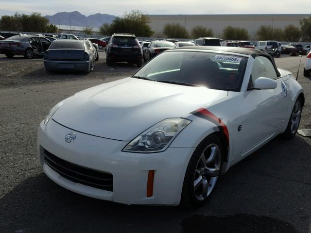 JN1BZ36A67M655527 - 2007 NISSAN 350Z ROADS WHITE photo 2