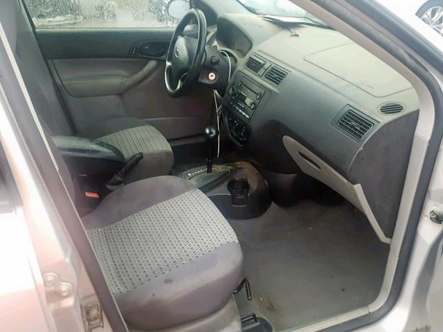 1FAFP34N56W127013 - 2006 FORD FOCUS ZX4 SILVER photo 5