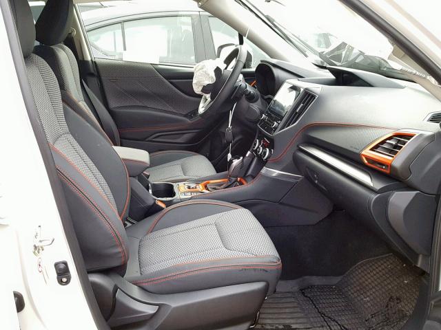 JF2SKAPC0KH413678 - 2019 SUBARU FORESTER S WHITE photo 5