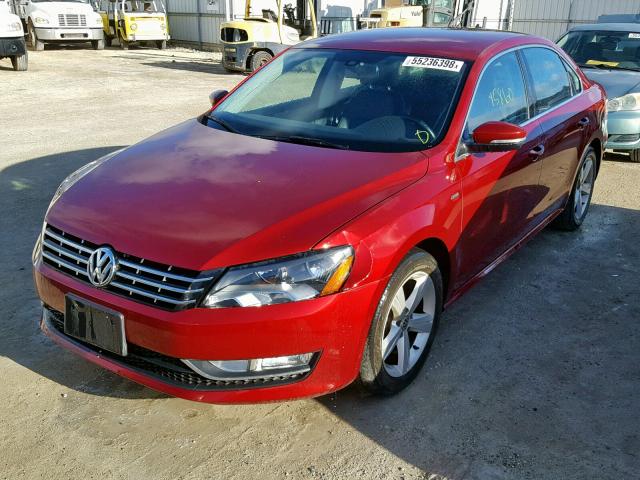 1VWAT7A3XFC106649 - 2015 VOLKSWAGEN PASSAT S RED photo 2