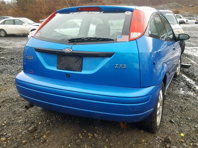 3FAFP31342R130369 - 2002 FORD FOCUS ZX3 BLUE photo 4