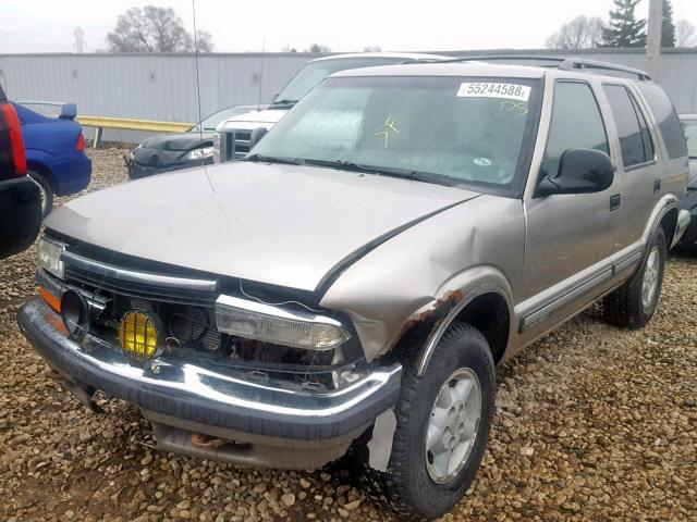 1GNDT13W0W2173133 - 1998 CHEVROLET BLAZER BEIGE photo 2