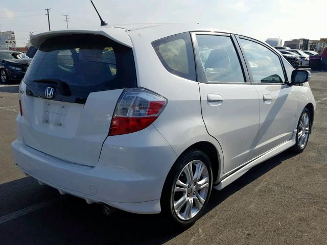 JHMGE8H59BC018026 - 2011 HONDA FIT SPORT WHITE photo 4