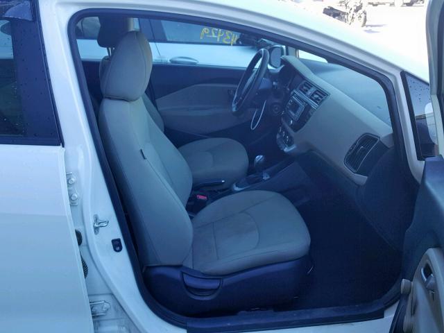 KNADM4A3XG6660606 - 2016 KIA RIO LX WHITE photo 5