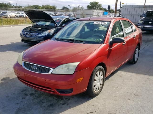 1FAFP34N75W315806 - 2005 FORD FOCUS ZX4 RED photo 2