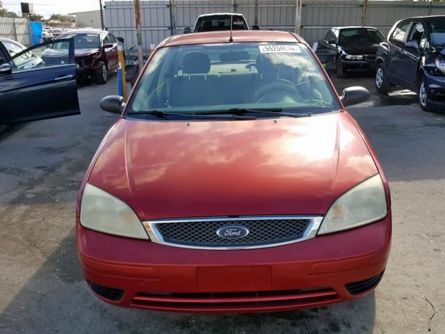 1FAFP34N75W315806 - 2005 FORD FOCUS ZX4 RED photo 9