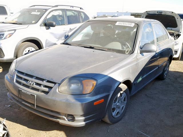 KMHCG45C95U580962 - 2005 HYUNDAI ACCENT GL GRAY photo 2