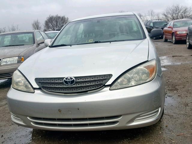 JTDBF30K020004529 - 2002 TOYOTA CAMRY LE SILVER photo 9