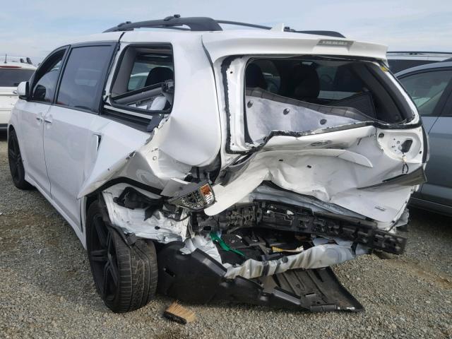 5TDXZ3DC8JS949157 - 2018 TOYOTA SIENNA SE WHITE photo 3