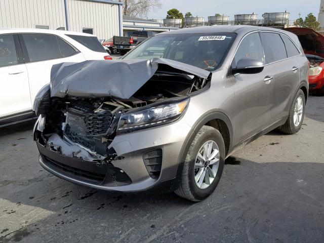 5XYPG4A58KG475100 - 2019 KIA SORENTO LX SILVER photo 2