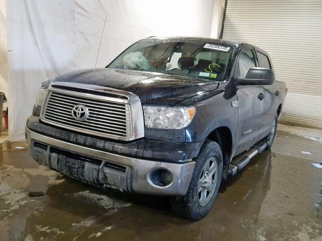 5TFDY5F16AX142935 - 2010 TOYOTA TUNDRA CRE BLACK photo 2