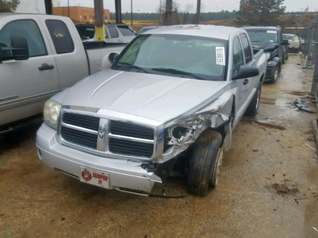 1D7HE48NX6S629747 - 2006 DODGE DAKOTA QUA SILVER photo 2