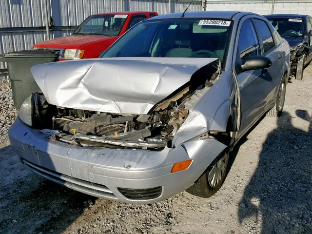 1FAFP34N07W315293 - 2007 FORD FOCUS ZX4 SILVER photo 2