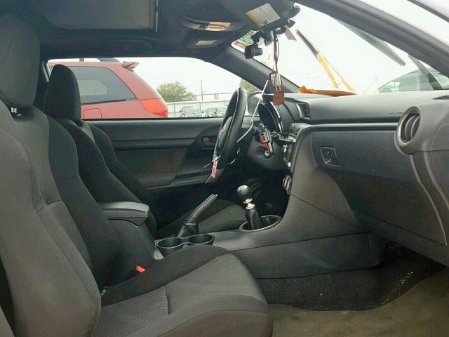 JTKJF5C71B3014945 - 2011 TOYOTA SCION TC თეთრი ფოტო 5