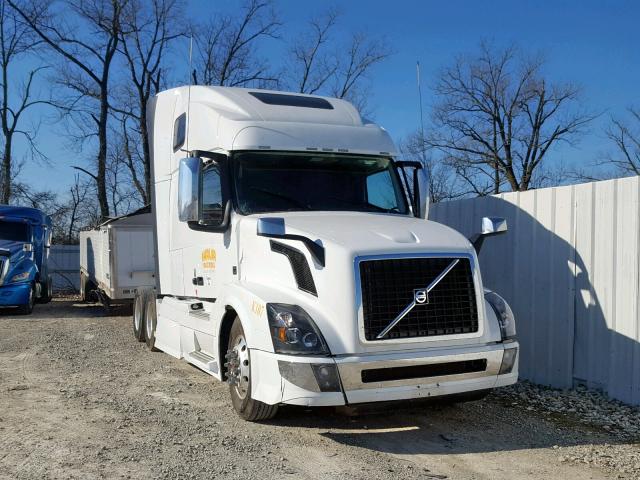 4V4NC9EH0HN990179 - 2017 VOLVO VN VNL WHITE photo 1