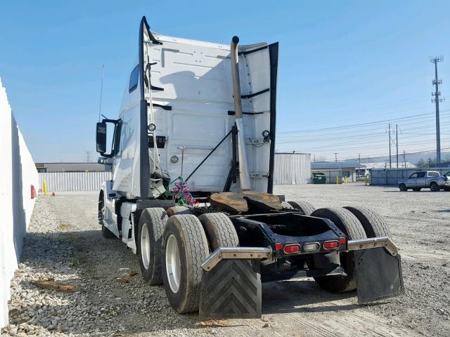 4V4NC9EH0HN990179 - 2017 VOLVO VN VNL WHITE photo 3