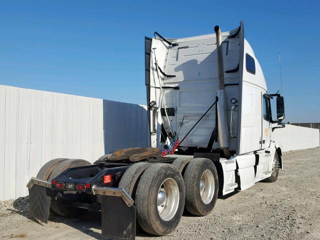 4V4NC9EH0HN990179 - 2017 VOLVO VN VNL WHITE photo 4