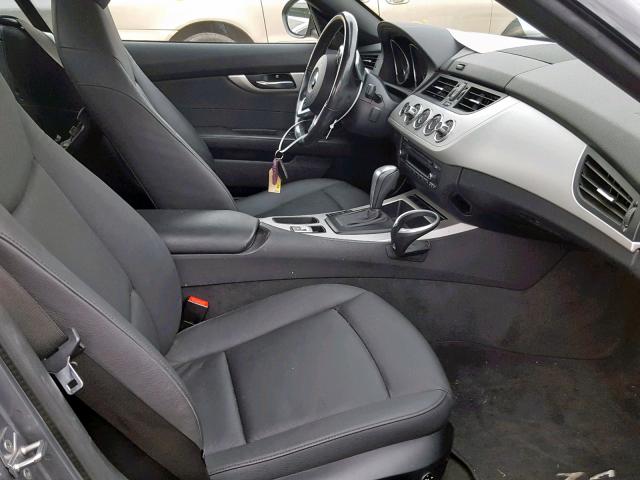 WBALM53509E376703 - 2009 BMW Z4 SDRIVE3 GRAY photo 5