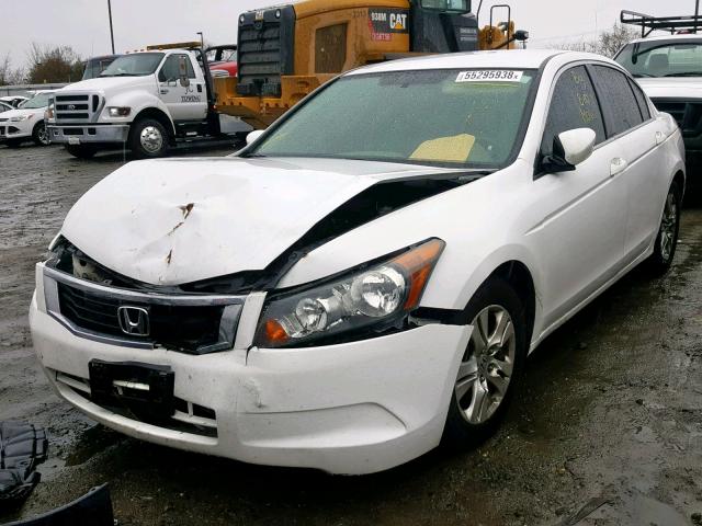 1HGCP2F40AA195609 - 2010 HONDA ACCORD LXP WHITE photo 2