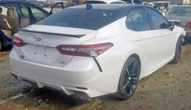 4T1B61HK9JU152609 - 2018 TOYOTA CAMRY XSE WHITE photo 4