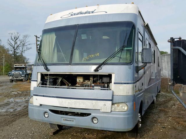 5B4MP67G533356391 - 2003 WORKHORSE CUSTOM CHASSIS MOTORHOME WHITE photo 2