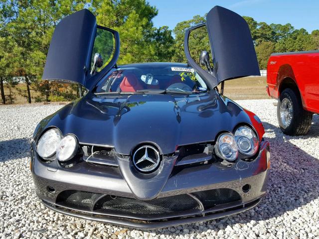 WDDAJ76F26M000983 - 2006 MERCEDES-BENZ SLR  GRAY photo 9