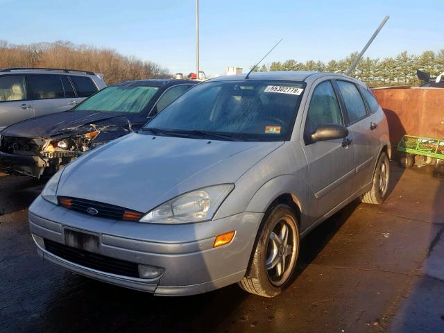 3FAFP37332R222354 - 2002 FORD FOCUS ZX5 SILVER photo 2