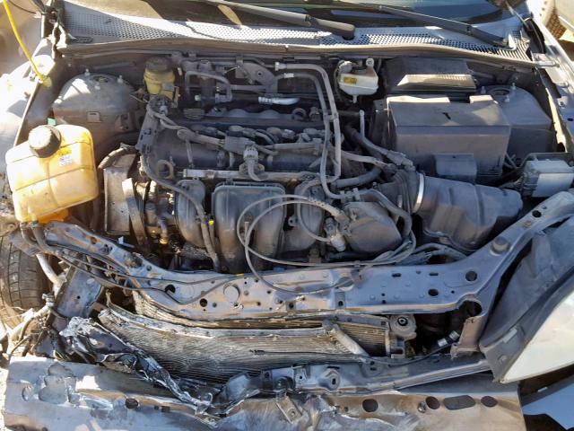 1FAFP34N95W230854 - 2005 FORD FOCUS ZX4 GRAY photo 7