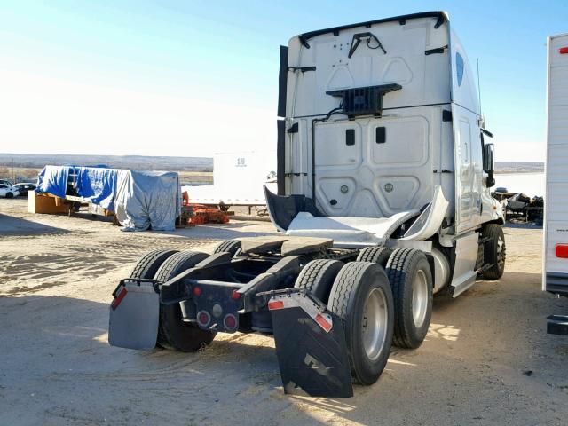 3AKJGLDV7DSFF7947 - 2013 FREIGHTLINER CASCADIA 1 WHITE photo 4