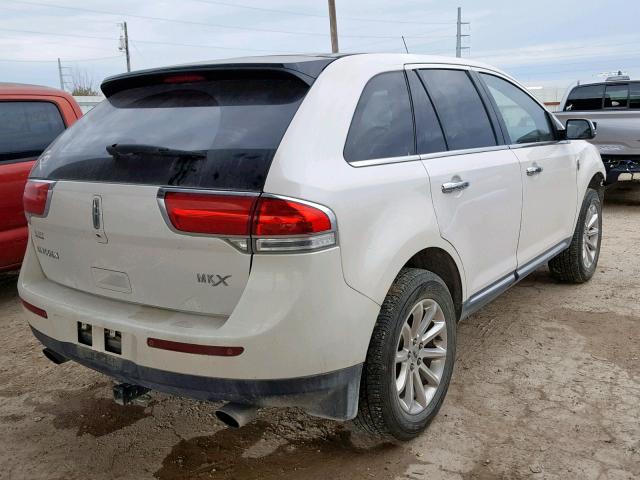 2LMDJ6JK3DBL29345 - 2013 LINCOLN MKX WHITE photo 4